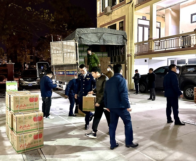 Thái Nguyên: Kịp thời ngăn chặn 02 phương tiện vận chuyển 6 tấn hoa quả nhập lậu trong đêm