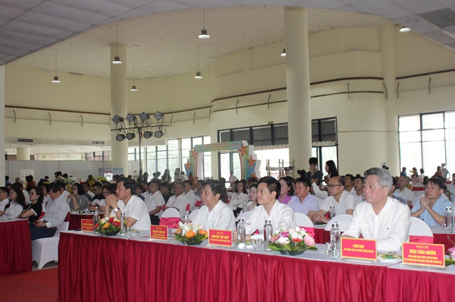 Hà Nội công bố quyết định và trao Bằng công nhận làng nghề, sản phẩm OCOP năm 2023 