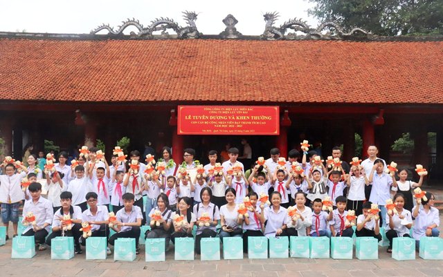 PC Yên Bái: Biểu dương con cán bộ công nhân viên đạt thành tích xuất sắc trong năm học 2022 - 2023