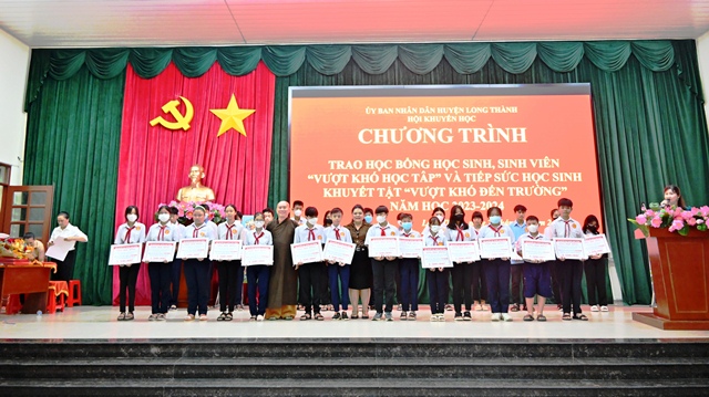 Vedan Việt Nam trao học bổng cho học sinh và sinh viên huyện Long Thành năm học 2023 - 2024