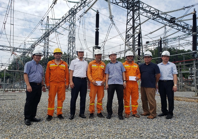 Tổng giám đốc EVNNPT Phạm Lê Phú kiểm tra tình trạng vận hành TBA 220 kV Lào Cai sau mưa lũ, sạt lở đất