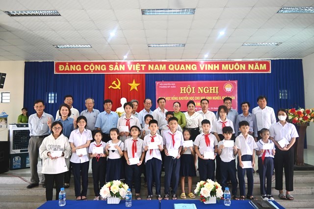 Vedan Việt Nam trao tặng học bổng khuyến học và nhà Đại đoàn kết tại phường Mỹ Xuân (thị xã Phú Mỹ, tỉnh Bà Rịa Vũng Tàu)