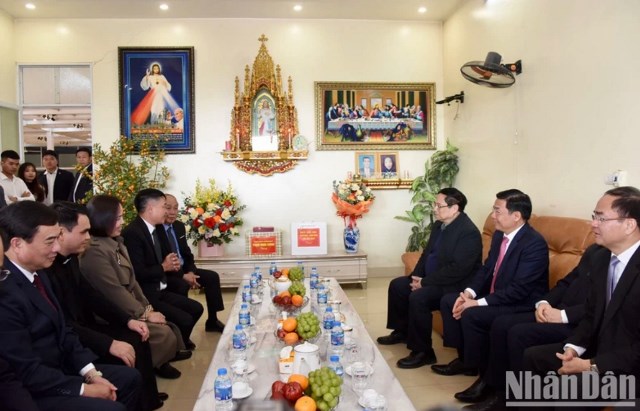 Thủ tướng Phạm Minh Chính thăm, chúc mừng Giáng sinh tại Giáo xứ Bắc Giang