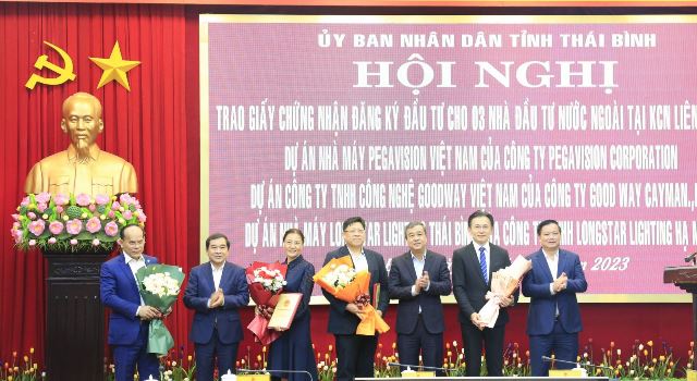 Thái Bình trao giấy chứng nhận đầu tư cho dự án lĩnh vực CNHT điện tử