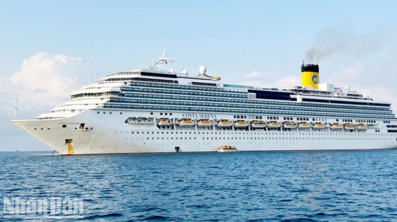 Tàu du lịch 5 sao chở hơn 1.000 khách quốc tế đến Phú Quốc