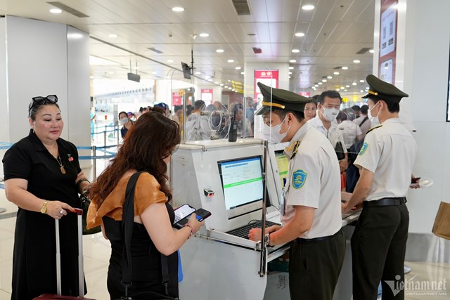 Hành khách làm thủ tục bằng VNeID tại tất cả sân bay từ 2/8