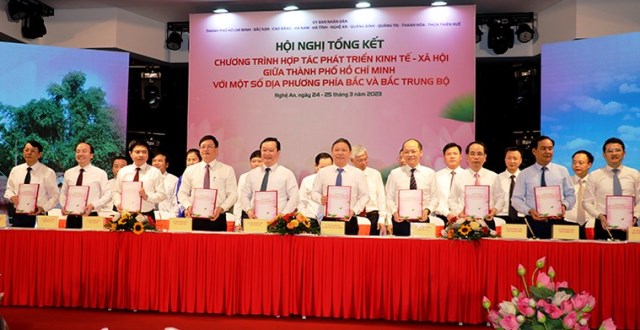 TP Hồ Chí Minh ký thỏa thuận hợp tác cùng các tỉnh phía bắc và Bắc Trung Bộ
