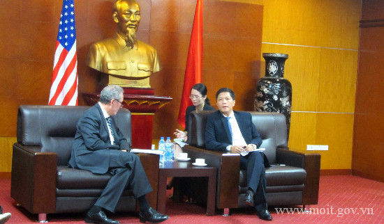 Bộ trưởng Trần Tuấn Anh tiếp Đại sứ Michael Froman tại Trụ sở Bộ Công Thương, Hà Nội