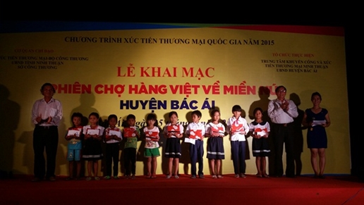 Tổ chức phiên chợ hàng Việt tại huyện Bác Ái, tỉnh Ninh Thuận