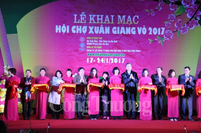 Khai mạc Hội chợ Xuân Giảng Võ 2017