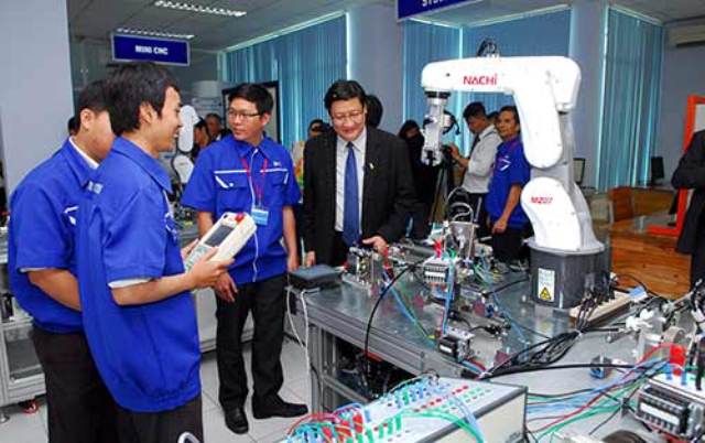 Nhật hỗ trợ 20 tỉ đồng triển khai dự án đào tạo công nghệ robot