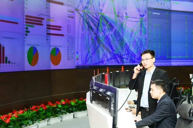 Viettel sử dụng trung tâm điều hành mạng lưới dã chiến phục vụ thông tin liên lạc trước siêu bão Noru