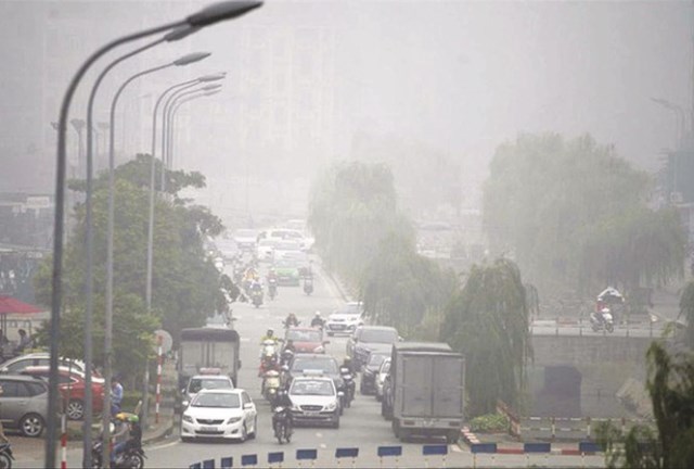 Ngày đi làm đầu năm mới, không khí ở Hà Nội có nơi chạm mức cực xấu