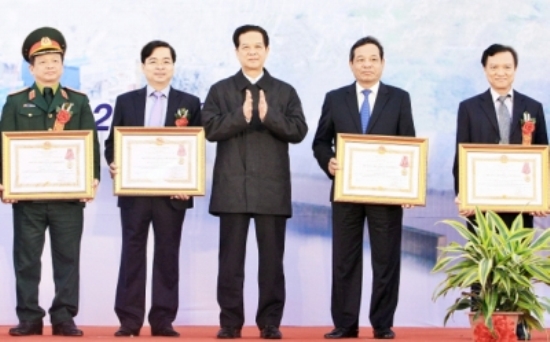 Thủ tướng Nguyễn Tấn Dũng dự Lễ mừng phát điện tổ máy 1 Thủy điện Lai Châu
