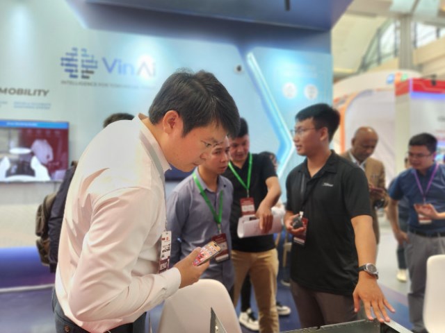 VinAI mang đến trải nghiệm AI đột phá tại Triển lãm Quốc tế Vietnam Industry 4.0 Summit 2023