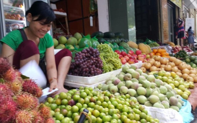 Hà Nội cấm bán hoa quả ở lòng đường, vỉa hè khu vực nội thành