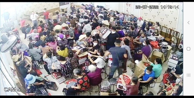 Hà Nội: Hàng trăm người dính chiêu “mua hàng trả tiền”