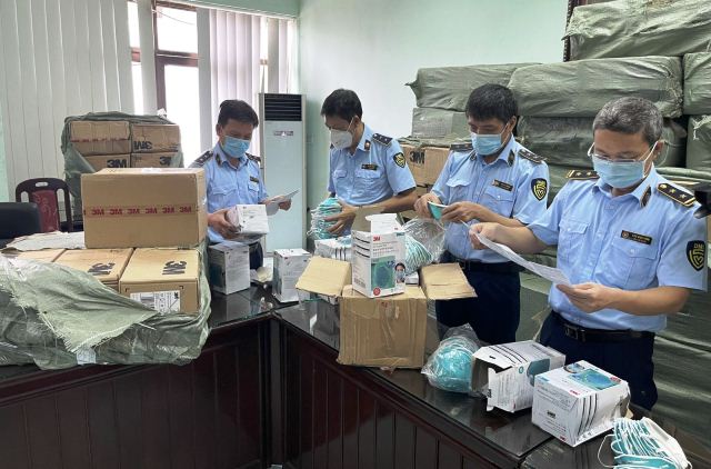 Hà Nội: Thu giữ hàng nghìn sản phẩm y tế có dấu hiệu vi phạm pháp luật tại Phủ Lỗ, Sóc Sơn
