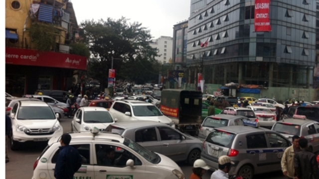 Hà Nội: 77 doanh nghiệp taxi và vận tải tuyến cố định đăng ký giảm cước