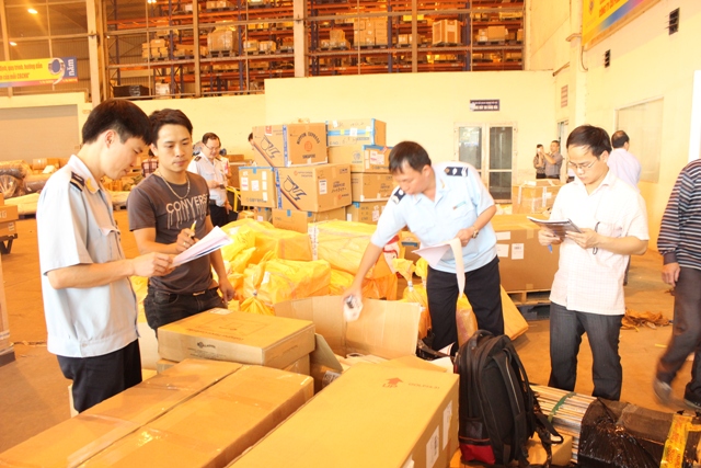 Hà Nội: Công tác chống buôn lậu, gian lận thương mại và hàng giả thu về cho NSNN 2.892 tỷ 482 triệu đồng