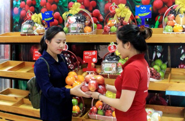 Kiểm soát các cửa hàng kinh doanh trái cây: Hướng tới văn minh thương mại
