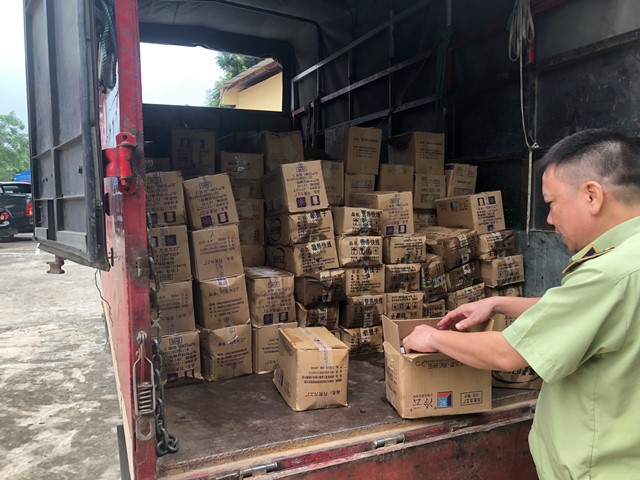 Phát hiện lô hàng kem Trung Quốc nhập lậu tại Lào Cai