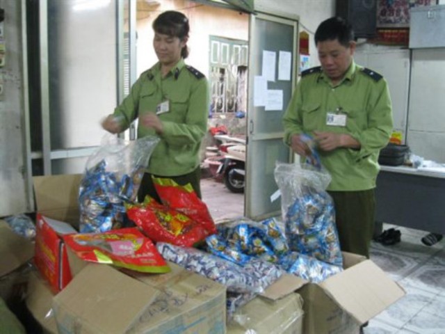 Nhiều mặt hàng nhập lậu bị thu giữ tại quận Hai Bà Trưng ( Hà Nội)