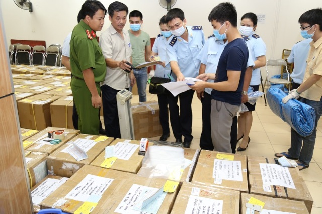 Hà Nội:  Nhiều vụ buôn lậu, gian lận thương mại và hàng giả bị xử lý trong tháng 10