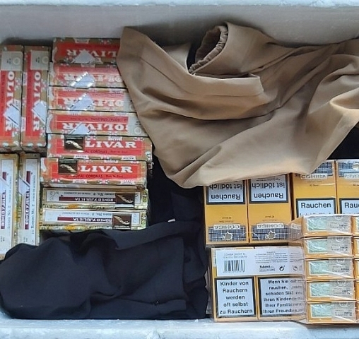 Hà Nội: Thu giữ thuốc xì gà nhập lậu qua đường hàng không