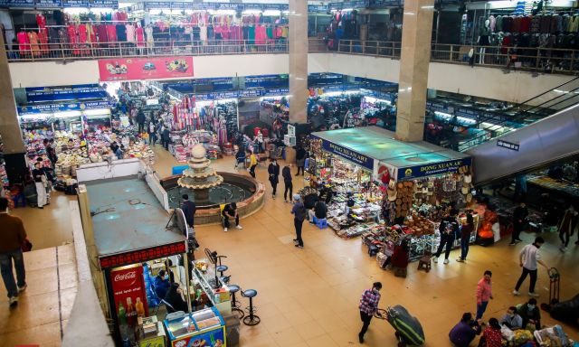 Những tụ điểm kinh doanh buôn bán hàng giả, hàng nhái nổi cộm ở Hà Nội  
