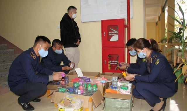 Quản lý thị trường Hà Nội, Thái Nguyên thu giữ hàng nghìn sản phẩm thuốc lá điện tử