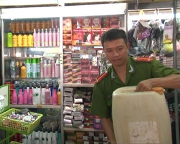 Thừa Thiên-Huế: Xử phạt hai cơ sở sang chiết và bán mỹ phẩm không rõ nguồn gốc