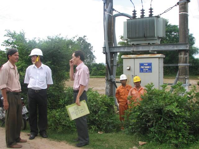 Công ty Điện lực Bình Định: Tăng cường biện pháp cấp điện an toàn hiệu quả cho các dự án trọng điểm trên địa bàn, góp phần tăng tốc xây dựng nông thôn mới.