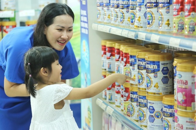 Vinamilk đứng đầu ở cả sữa nước và sữa bột trẻ em tại Việt Nam