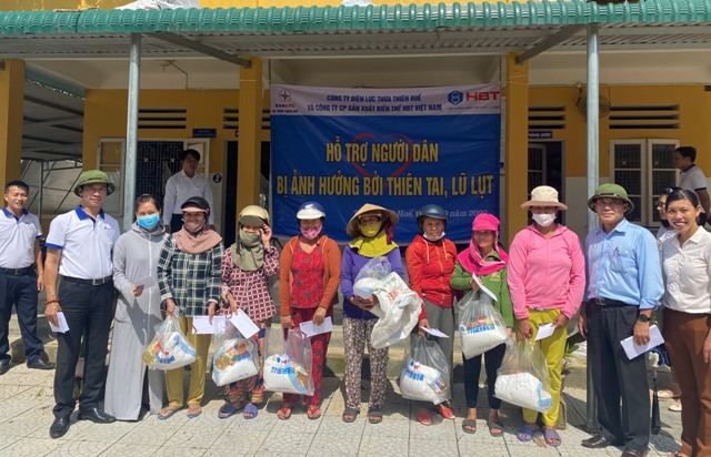 HBT Việt Nam trao 600 suất quà ủng hộ đồng bào 3 tỉnh miền Trung