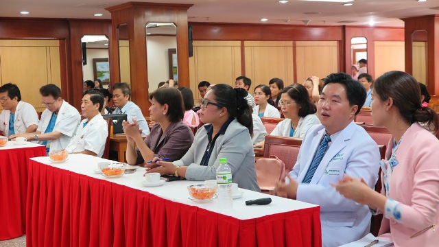 Bệnh viện Đa khoa Hồng Ngọc tư vấn miễn phí phương pháp giảm nguy cơ thai dị tật cho phụ nữ hiếm muộn ngoài 40
