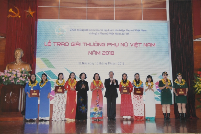 May 10 vinh dự đạt giải thưởng Phụ nữ Việt Nam năm 2018
