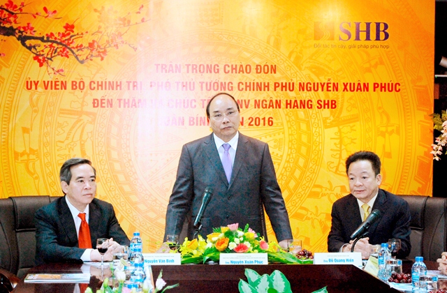 Phó Thủ tướng Nguyễn Xuân Phúc thăm và chúc Tết cán bộ, nhân viên SHB