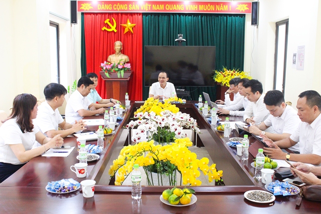 Thành viên HĐTV EVNNPC Vũ Anh Tài thăm và làm việc tại Công ty TNHH Đầu tư Điện lực Việt Trung