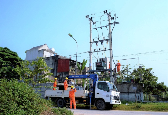 PC Thanh Hóa chú trọng công tác đầu tư, cải tạo và đẩy nhanh tiến độ các dự án lưới điện nhằm đảm bảo điện năng phục vụ phát triển kinh tế địa phương