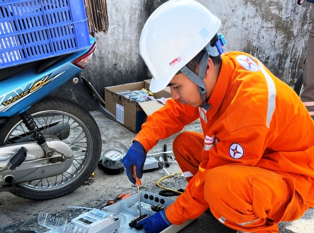 Điện lực Nga Sơn (PC Thanh Hóa) quyết tâm hoàn thành lắp đặt 3.500 công tơ điện tử đo xa đợt 1 năm 2023