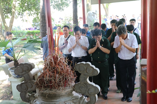 EVNNPC dâng hương tưởng niệm các Anh hùng, Liệt sỹ hy sinh tại Nhà máy điện Việt Trì  