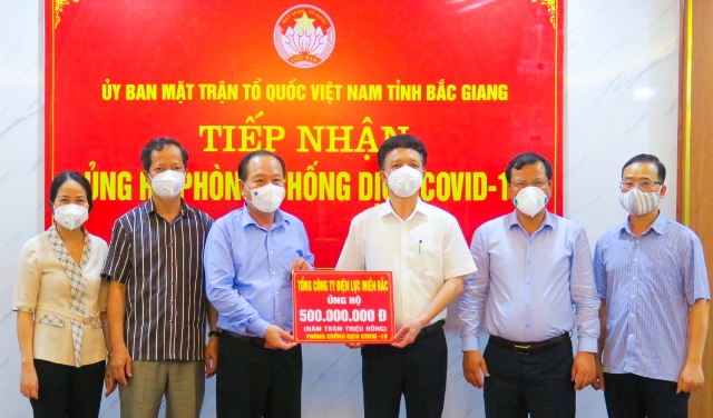 EVNNPC ủng hộ Bắc Giang 500 triệu đồng phòng chống dịch Covid-19