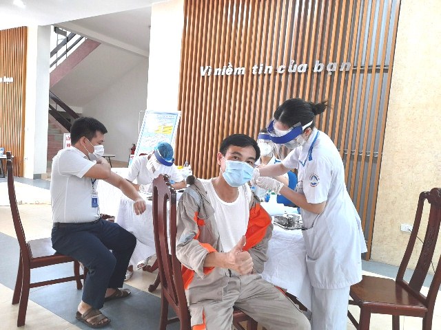 PC Bắc Giang tổ chức tiêm vắc xin phòng Covid-19 cho CBCNV của Công ty và các đơn vị thuộc ngành Điện cấp trên làm việc trên địa bàn tỉnh