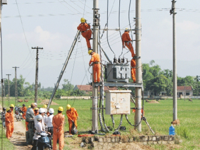 Tổng công ty Điện lực TP. Hà Nội: Nỗ lực cải tạo lưới điện hạ áp nông thôn