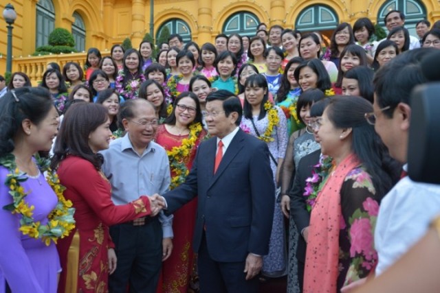 Chủ tịch nước Trương Tấn Sang gặp mặt nữ lao động Dầu khí tiêu biểu