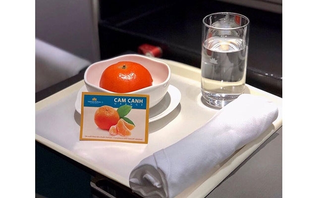 Vietnam Airlines phục vụ cam canh trên các chuyến bay