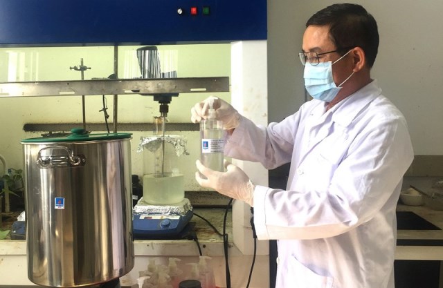 PVN sản xuất nước rửa tay khô và khẩu trang phòng dịch do virus corona