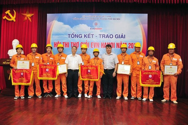 EVN HANOI trao danh hiệu  "Thợ giỏi cấp Tổng công ty Điện lực TP Hà Nội năm 2017"