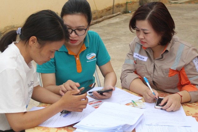 PC Lạng Sơn: Thay đổi phương thức thanh toán tiền điện không sử dụng tiền mặt mang lại nhiều tiện ích